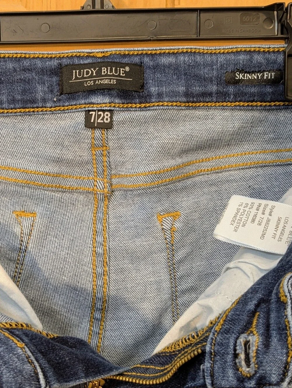 Judy Blue Skinny Fit Jeans Medium Wash Raw Hem Sz 5/28 JB82252MD Whiskers Denim
